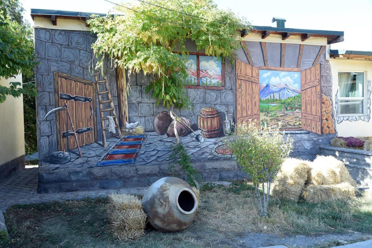 Armenian Village Park Hotel & Free Water Park, Gym Erevan Esterno foto
